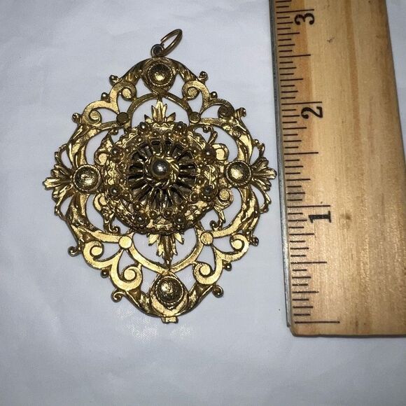 Vintage Gold Tone Baroque Style Pendant (no chain) - Picture 4 of 7